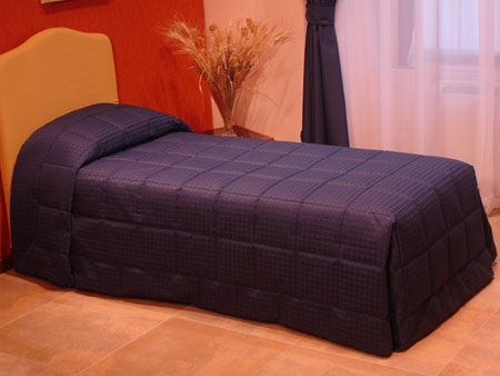 Particolare letto coordinato blu